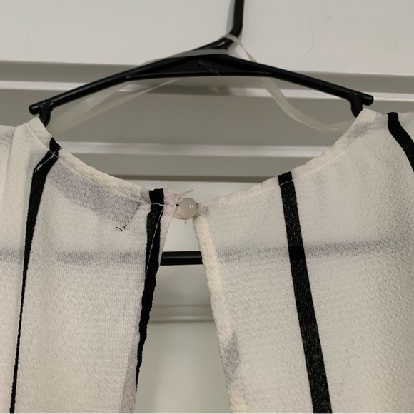 Crystal Sky White and Black Striped Jumpsuit/ Shorts/ Duster Romper--Size 7 - Picture 10 of 15